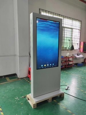 床立 IP65 防水 室外 LCD デジタル シグネージ 寿命 50000 時間