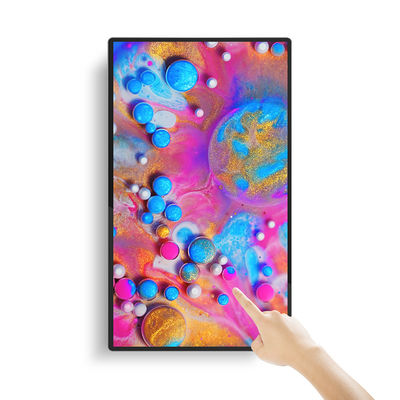 65インチ4K超高画質 壁に装着されたデジタルシグネージ 4mm/10mm スプライスエッジと赤外線タッチパネル