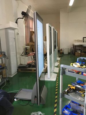 43インチタッチスクリーンキオスク、1920x1080解像度、400CD/M2輝度