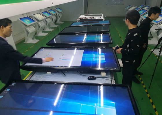 人間の特徴をもつ8.0学校の床の立場ブラケットのための86インチのタッチ画面の会議のスマートな板接触20ポイントの